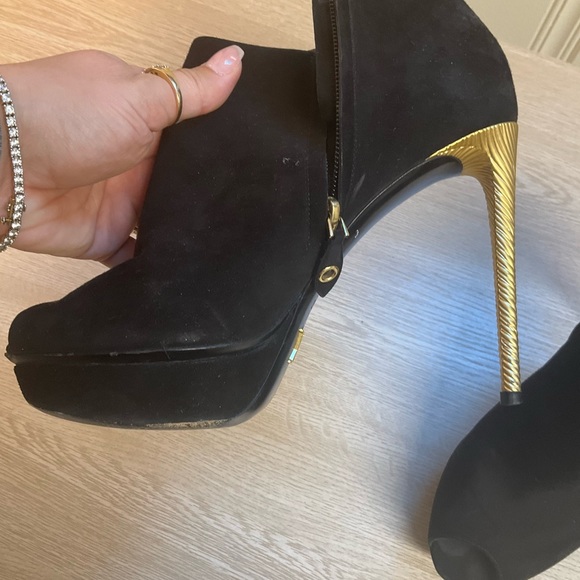 Vintage Louis Vuitton Suede Peep Toe pumps - Picture 8 of 8